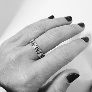 Discovering the Orito Ring with Sapphires