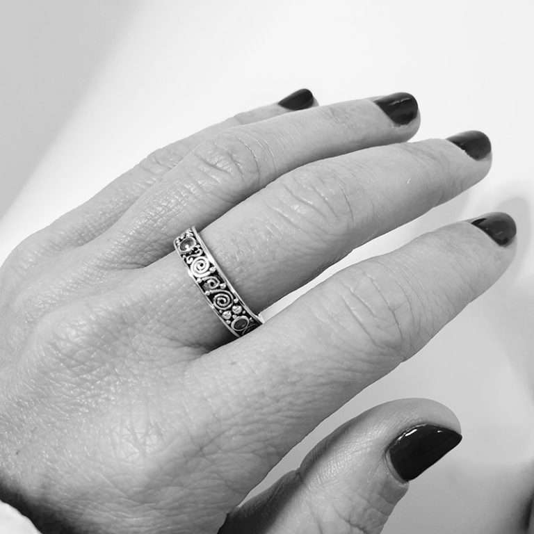 Discovering the Orito Ring with Sapphires